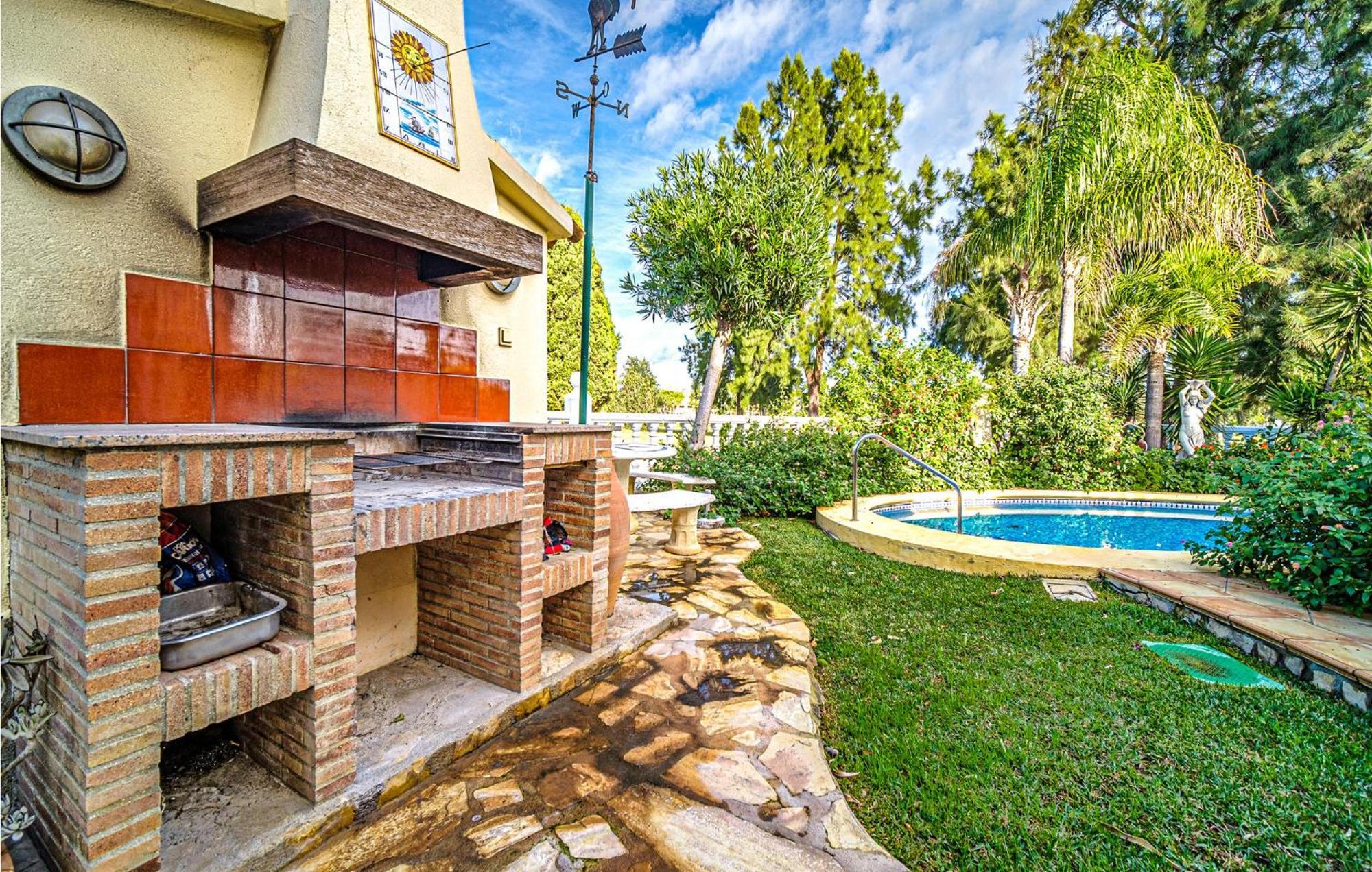 Beautiful Home In Oliva With Kitchen Exterior foto